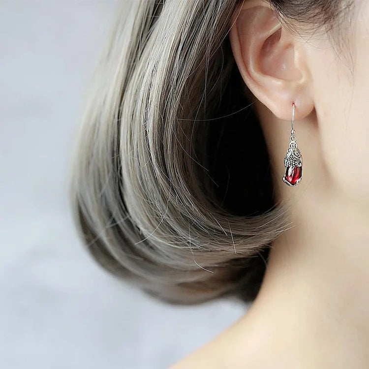 Boucles d'oreilles en argent avec créature mythique – Aelora