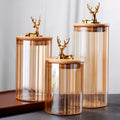 Ensemble de trois bocaux en verre Elowen Stag avec finition ambre et couvercles dorés