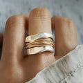 Bague en Argent avec Accents Dorés – Design enroulé moderne & Élégance intemporelle
