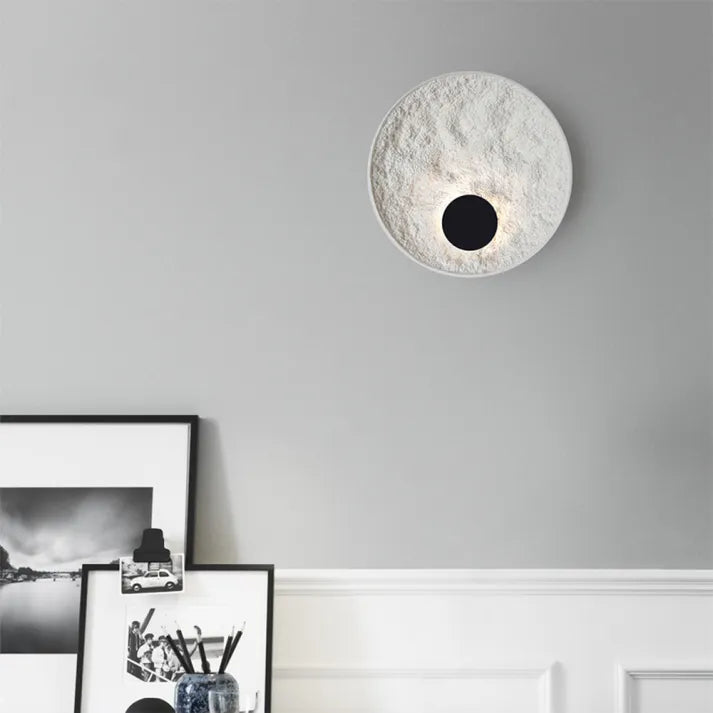 Applique Murale Globe Lune Ronde – Élégance Contemporaine avec Douce Lumière LED