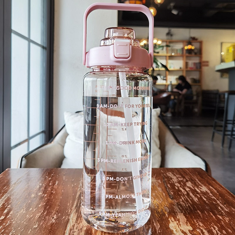 Bouteille d'eau motivante 2L avec repères horaires – HydroMotivator