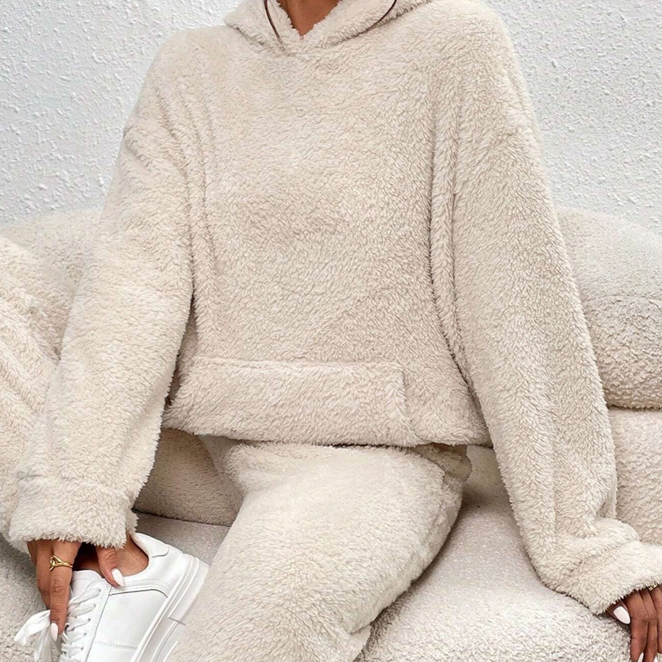 LuxeCuddle Ultra-Confortable Pyjama en Teddy avec Capuche | Offrez-vous un confort et un style inégalés pour la détente à la maison