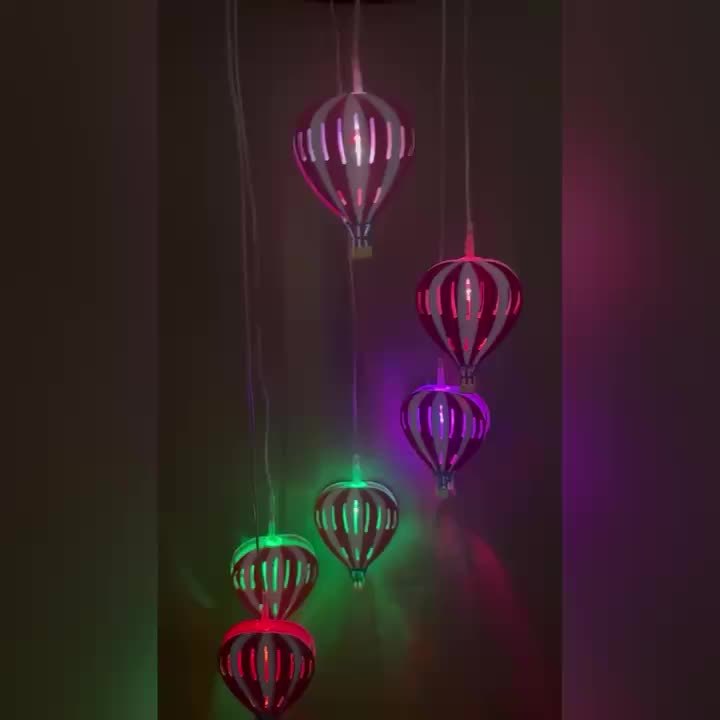 LuxeBreeze Carillon Éolien en Forme de Montgolfière Solaire | Décor en fer forgé enchanteur pour embellir les jardins, patios et célébrations féeriques