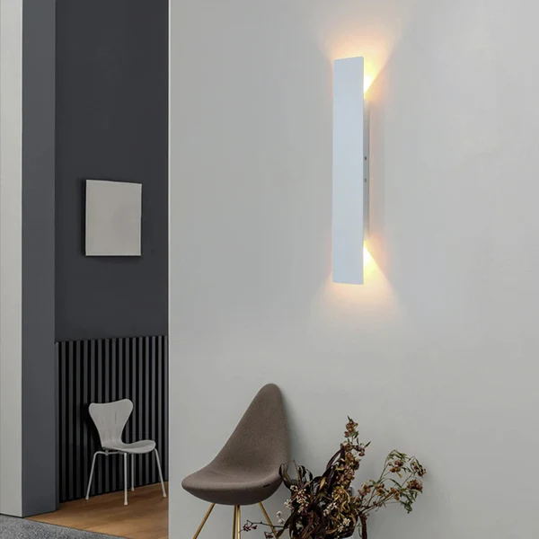 AquaLine LED Applique Murale Extérieure – Design Épuré avec Boîtier Résistant aux Intempéries