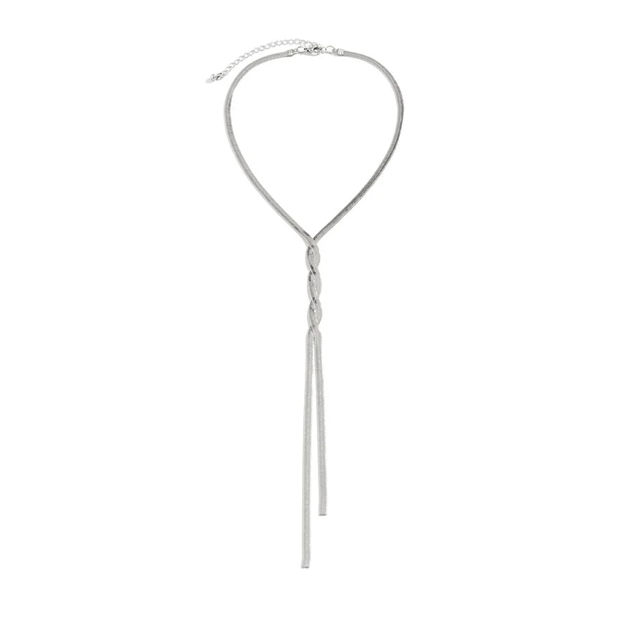 Bijou de cou élégant avec chaîne longue
