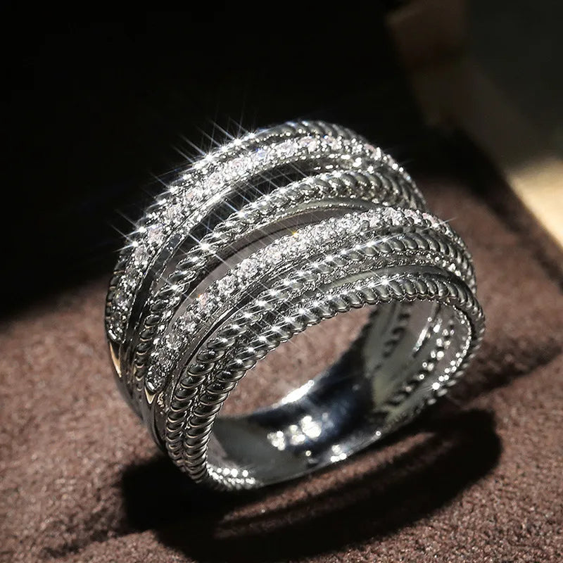 Bagues en argent scintillantes pour le bureau