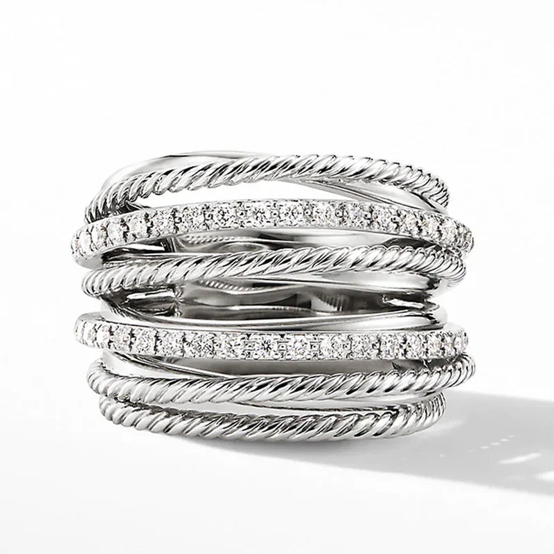 Bagues en argent scintillantes pour le bureau