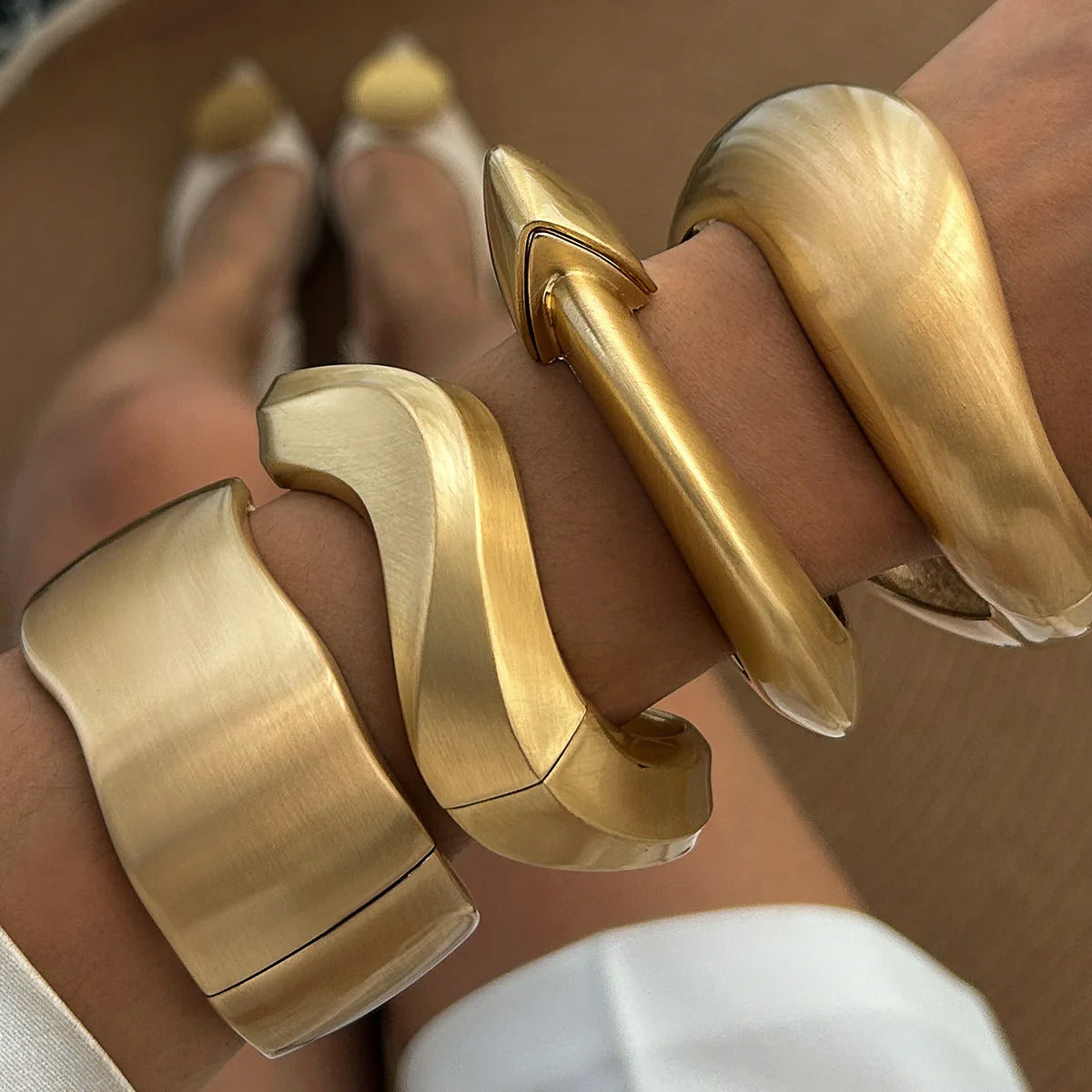 Bracelet Chunky Water Drop - Manchette ouverte en or audacieuse avec un design de vague irrégulier