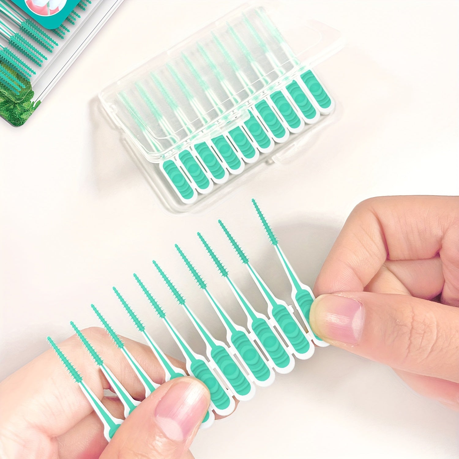 Brossettes Interdentaires Douces – Rafraîchies à la Menthe et Conçues Ergonomiquement