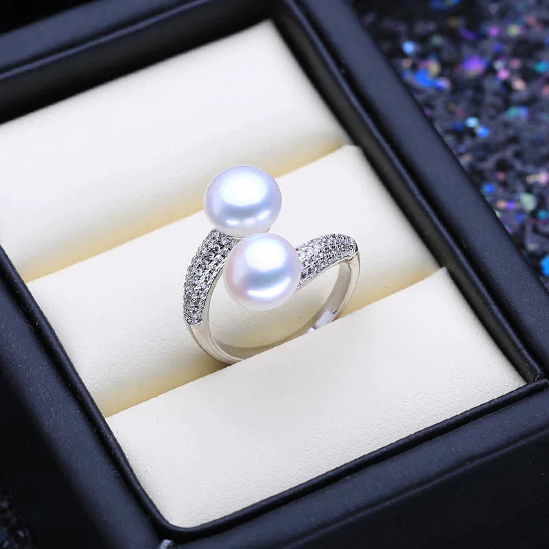 Bague ajustable avec des perles naturelles d'eau douce