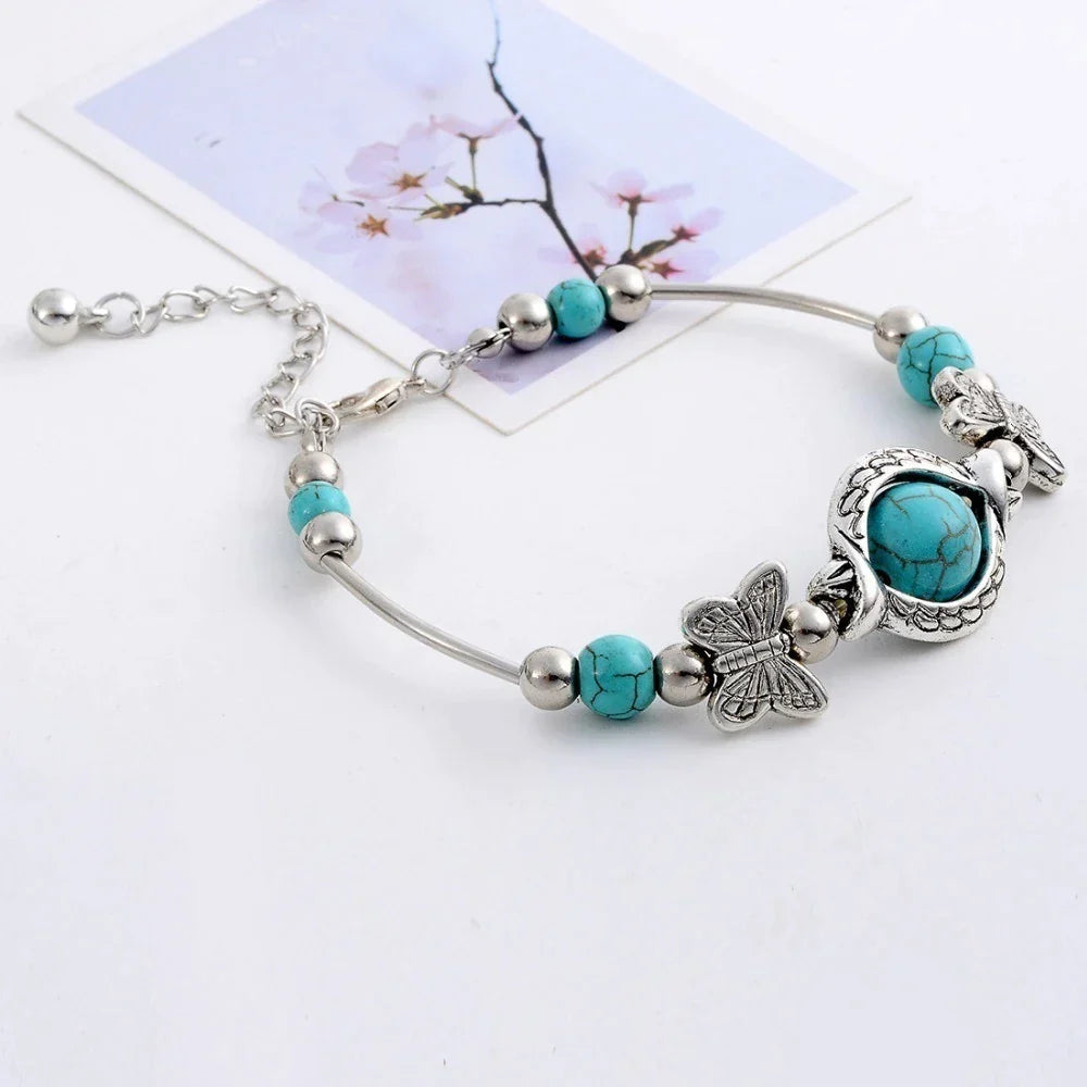 Bracelet avec des papillons et des perles turquoises
