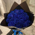 LumiFlora – Roses brillantes sous une cloche en verre avec une douce lueur LED