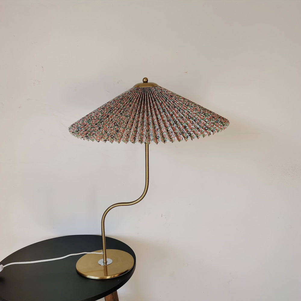 UmbrellaLamp – Lampe LED Tactile Élégante pour une Ambiance Tranquille