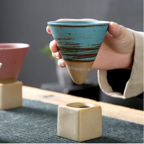 TranquilBrew | Aards ontwerp voor een serene koffie-ervaring