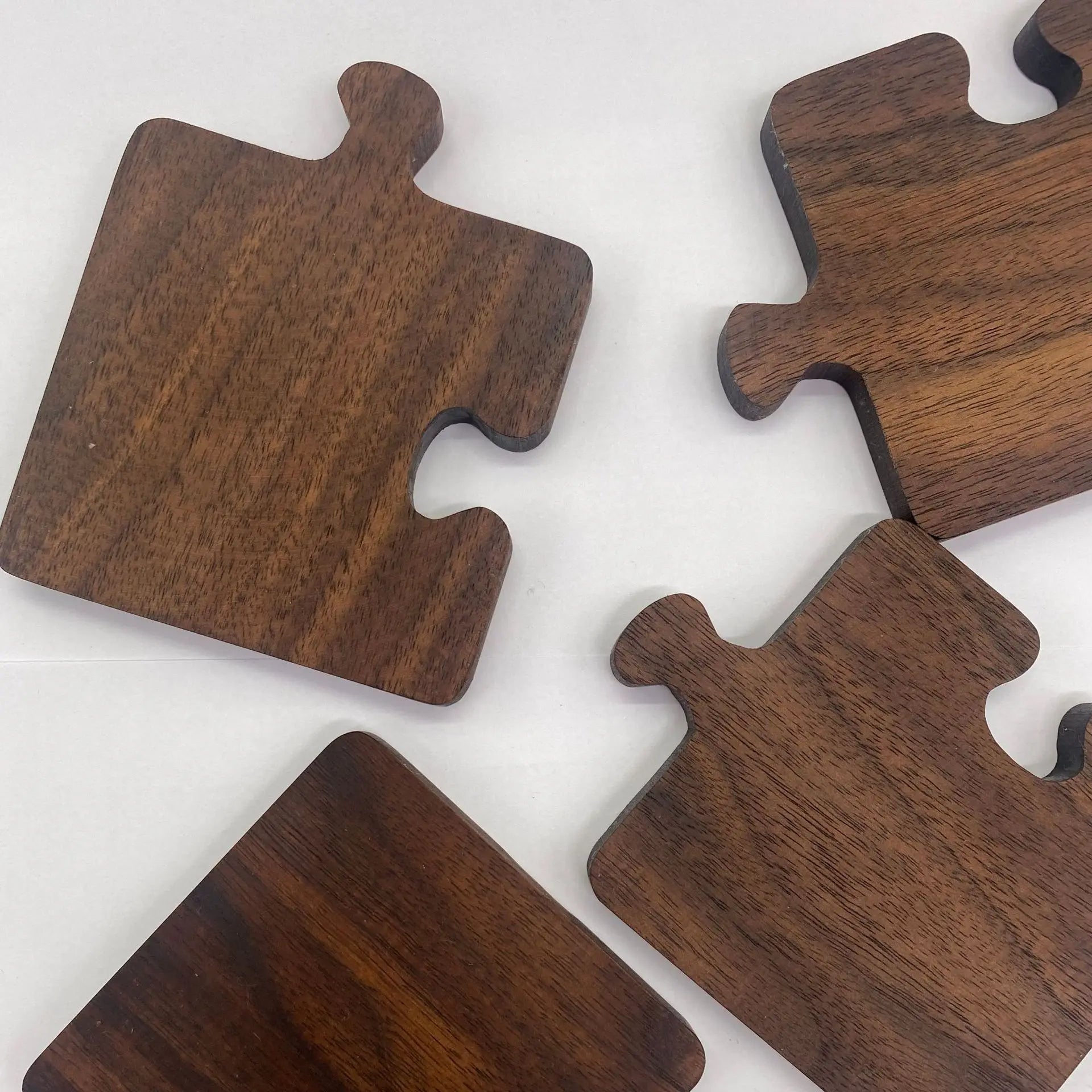 Sous-verre en Bois de Noyer Rustique – Résistant à la Chaleur, Durable et Élégant pour Protéger Votre Table
