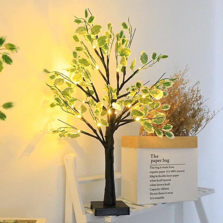 Arbre LED de Noël aux Feuilles Vertes – Lumière Festive Blanche Chaude Alimentée par Piles