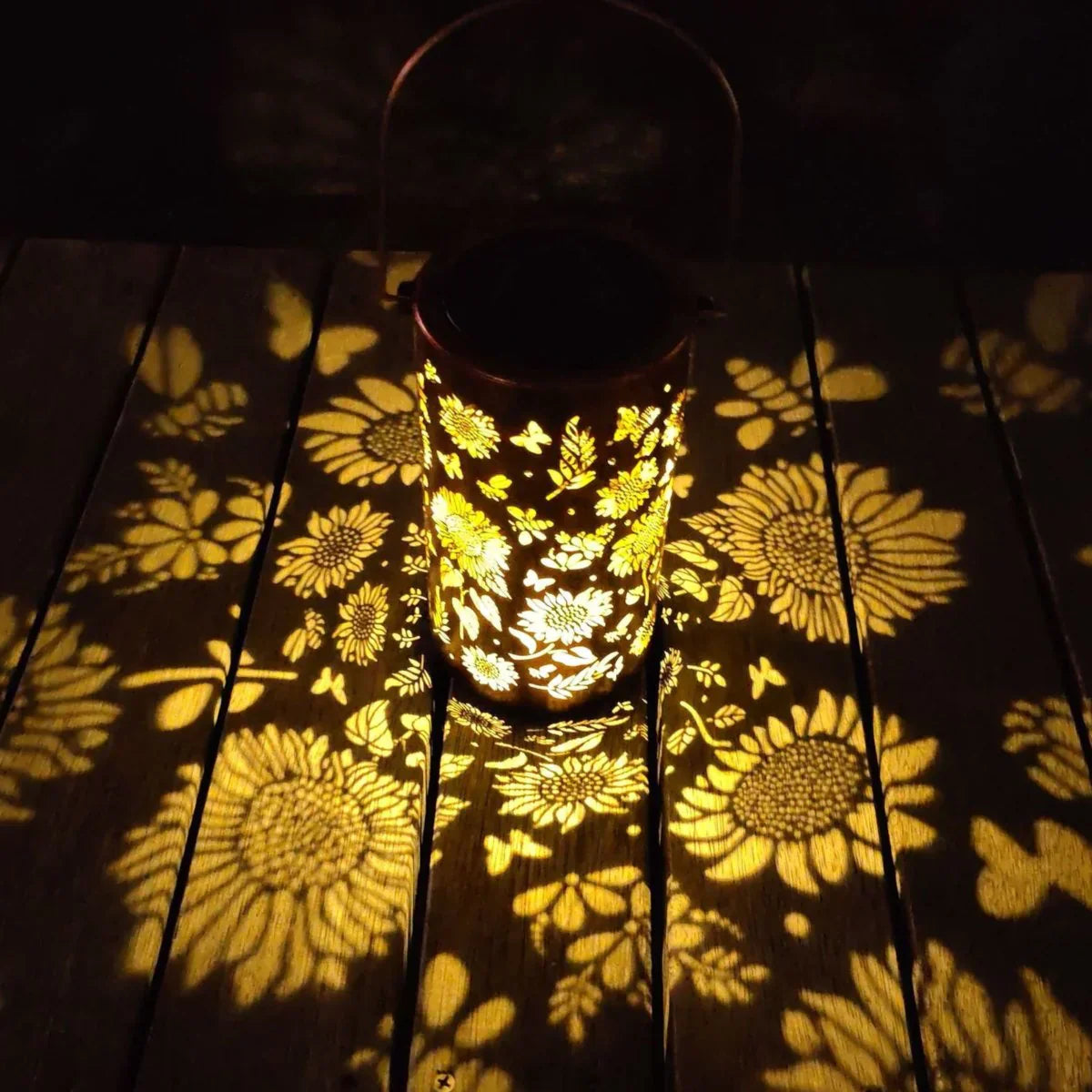 LuxeRay Lampe Solaire d'Extérieur | Éclairage élégant et durable pour des espaces extérieurs accueillants