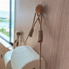 Support à Papier Toilette Rustique – Corde Macramé et Bâton en Bois pour Salle de Bain