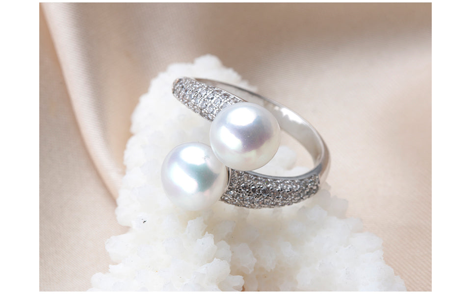 Bague ajustable avec des perles naturelles d'eau douce