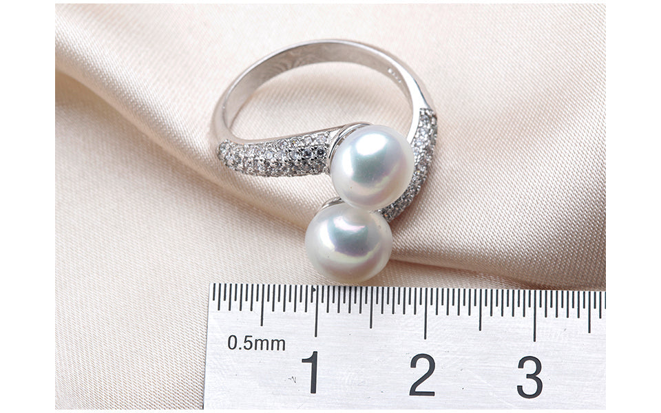 Bague ajustable avec des perles naturelles d'eau douce