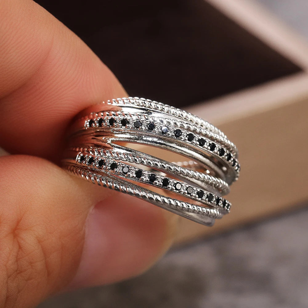 Bagues en argent scintillantes pour le bureau