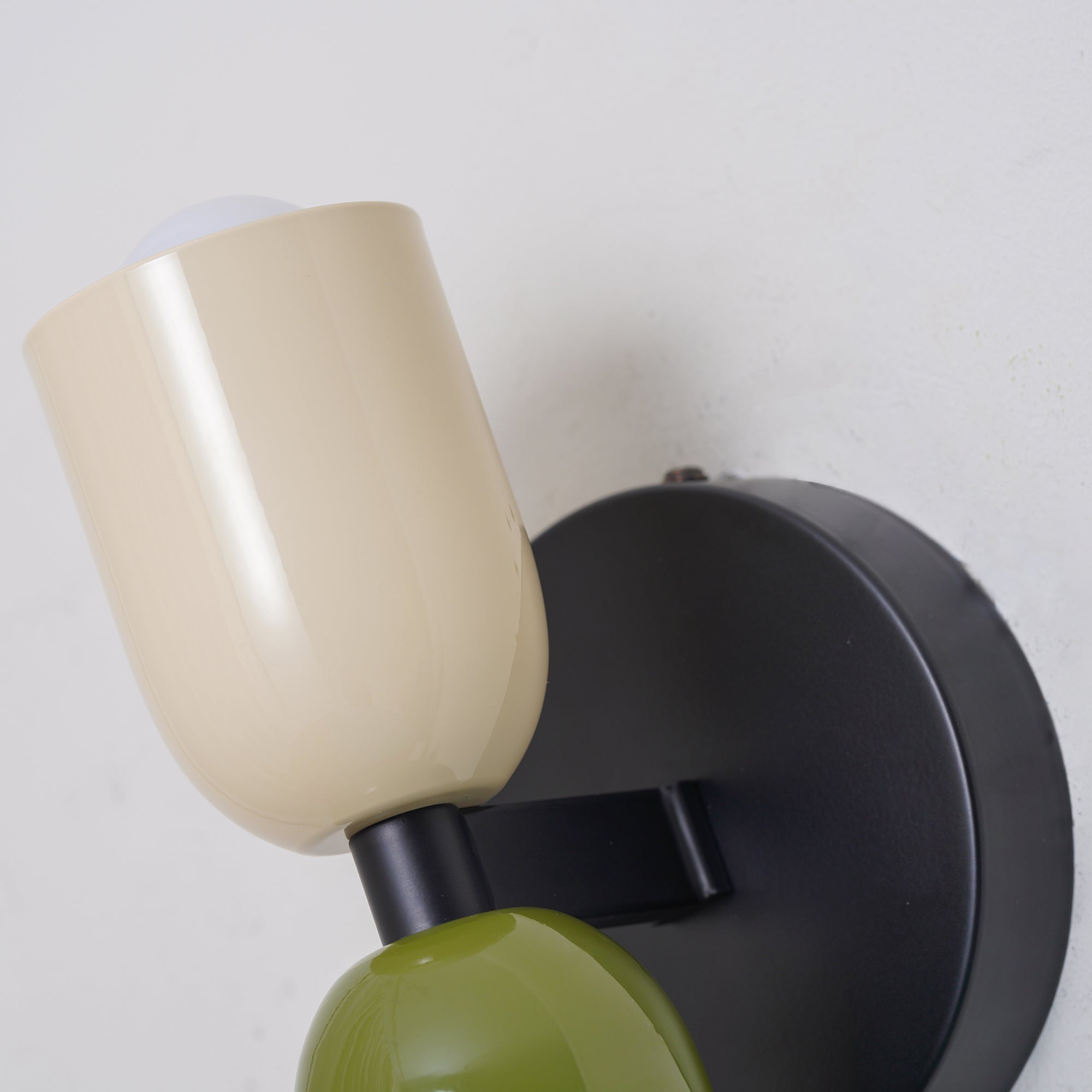 Applique Murale Moderne Réglable – Applique Métallique Élégante à Double Ampoule