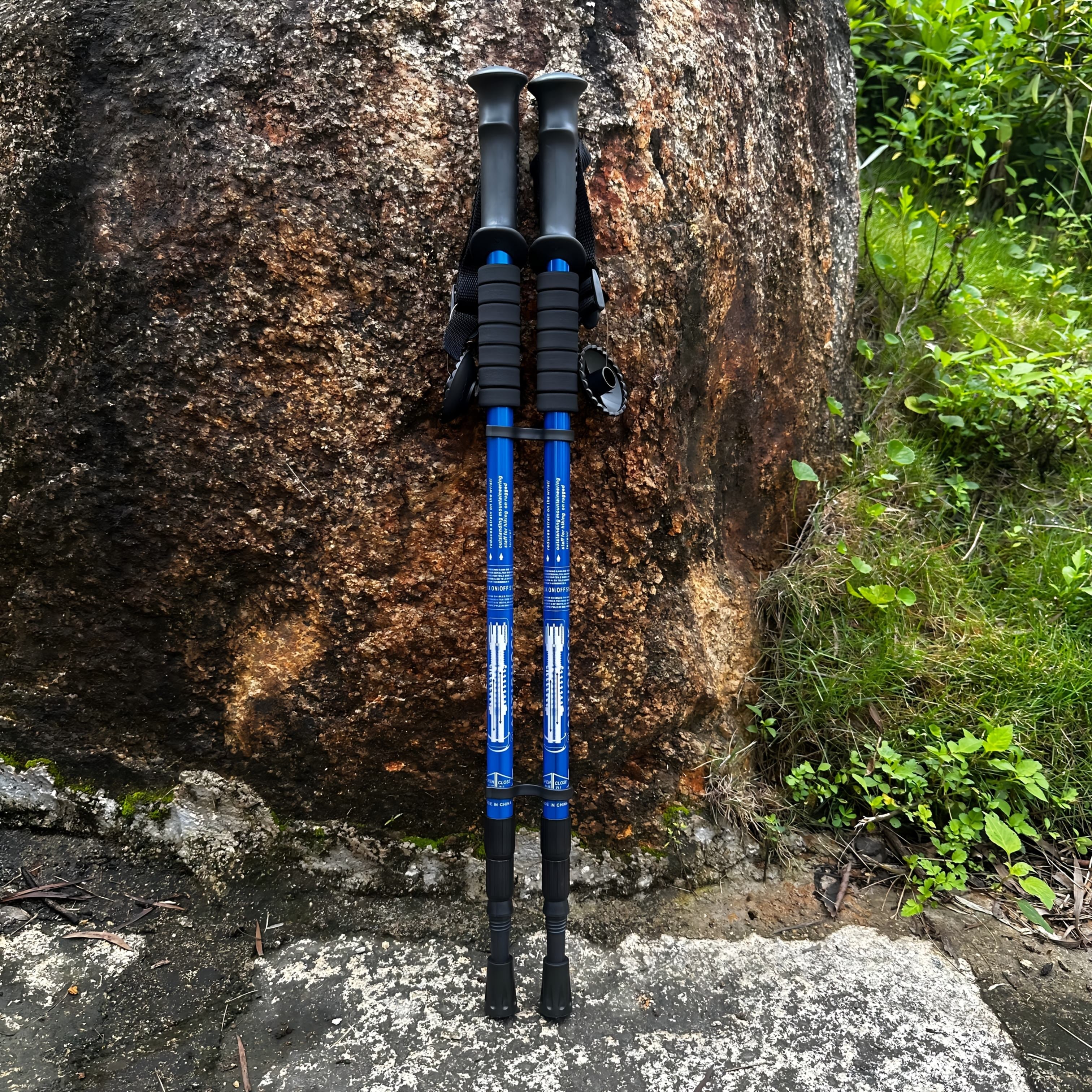 Bâtons de Trekking en Aluminium Légers – Réglables et Amortissants pour les Randonneurs Aventureux