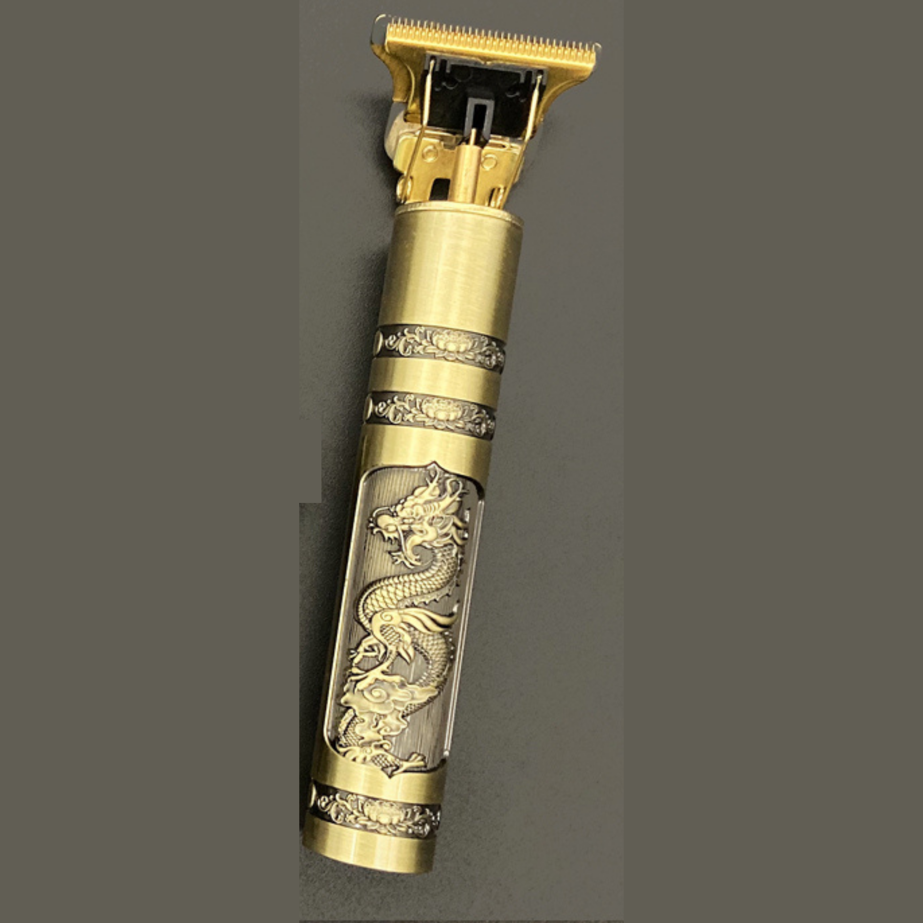 Tondeuse à cheveux et à barbe rechargeable avec accessoires / Variante similaire différente