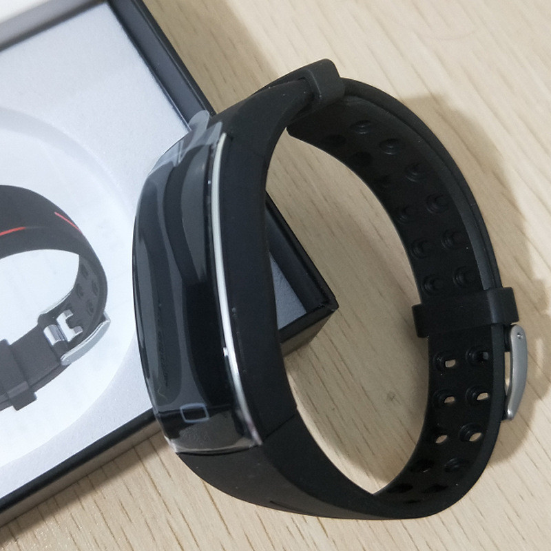 SmartFit™ Montre Connectée Bluetooth Compacte – Mesure de Fréquence Cardiaque et de Tension Artérielle pour Votre Vie Active