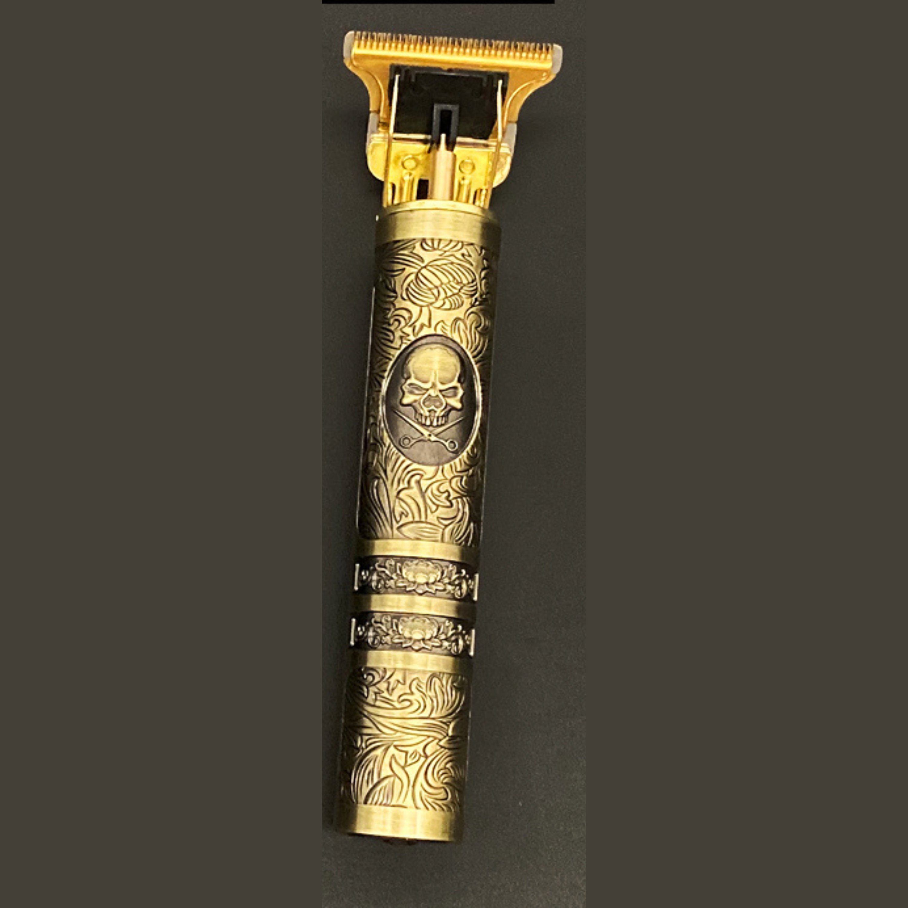 Tondeuse à cheveux et à barbe rechargeable avec accessoires / Variante similaire différente