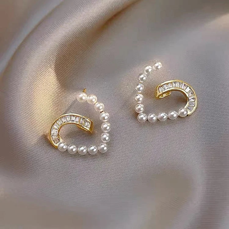 Boucles d'oreilles en forme de cœur avec perles et zirconium – Ameline
