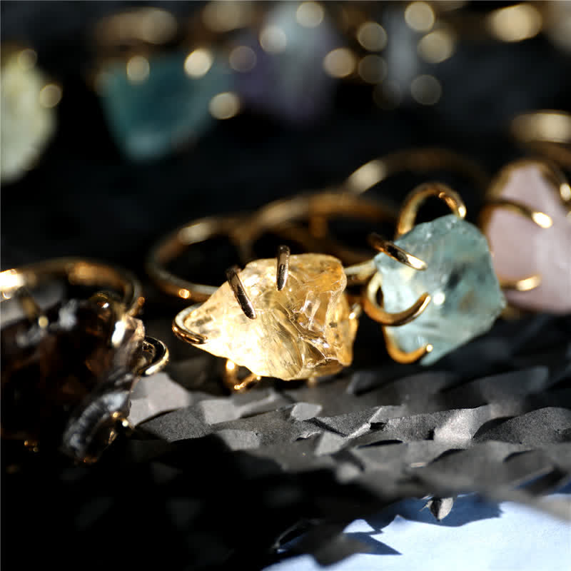 Bague Ajustable à Six Griffes avec Cristal Naturel – Liora