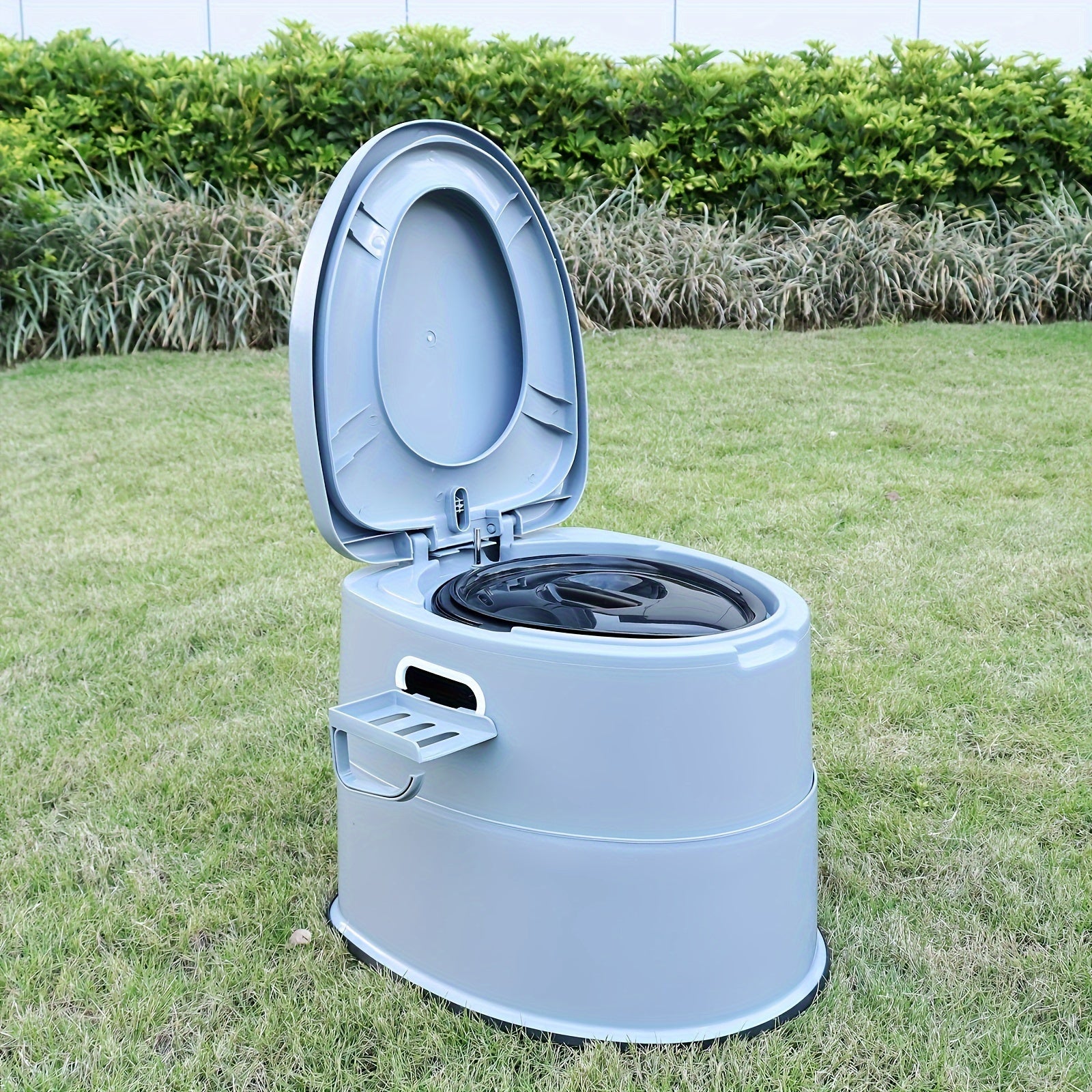 Toilette Portable Grise en PVC - Confortable et Pratique pour le Camping et les Situations d'Urgence