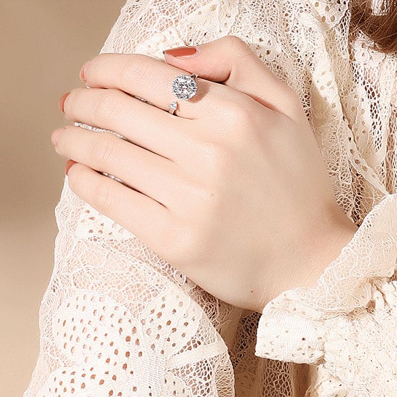 Bague avec cristal rotatif