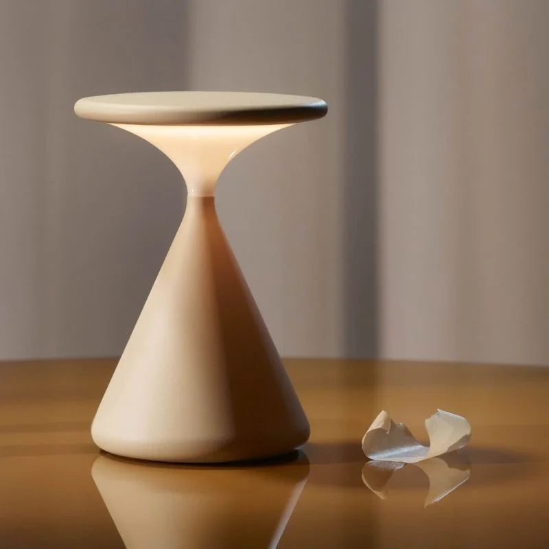 Aeron Hourglass Lampe de Table LED Dimmable – Élégante et Sans Fil