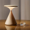 Aeron Hourglass Lampe de Table LED Dimmable – Élégante et Sans Fil