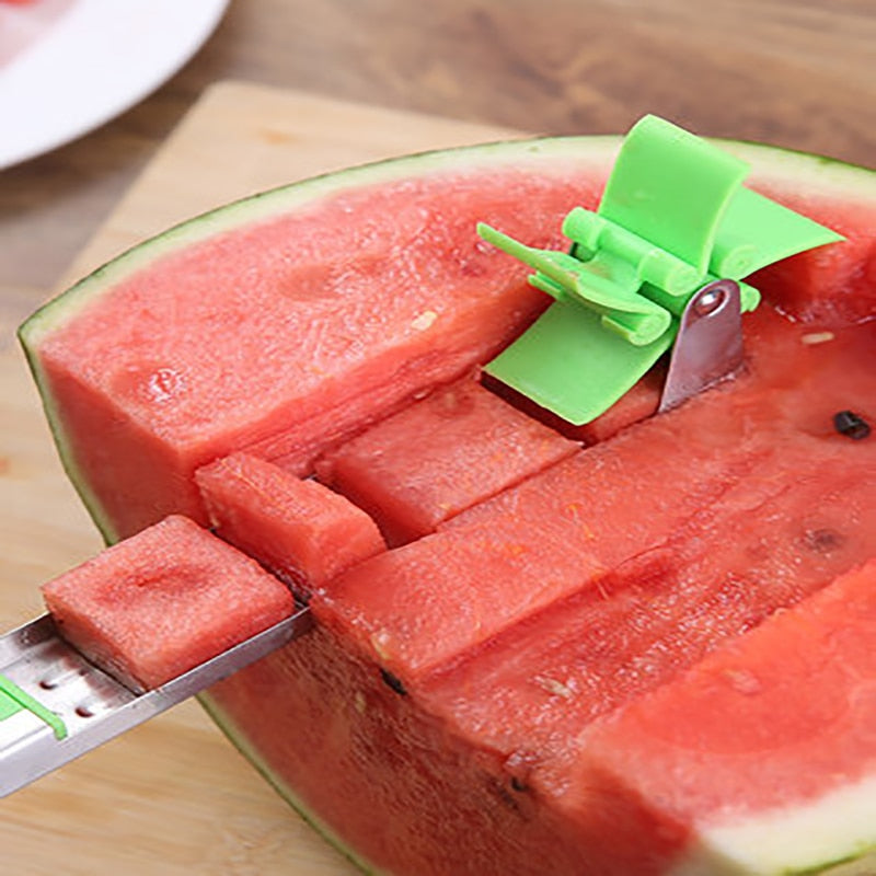 AquaElegance Deluxe Coupe-Melon | Obtenez sans effort des tranches de melon parfaites avec notre design innovant en forme de moulin à vent et notre coupeur en acier inoxydable de qualité supérieure.