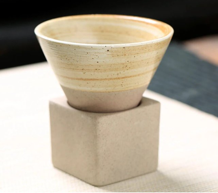 TranquilBrew | Aards ontwerp voor een serene koffie-ervaring