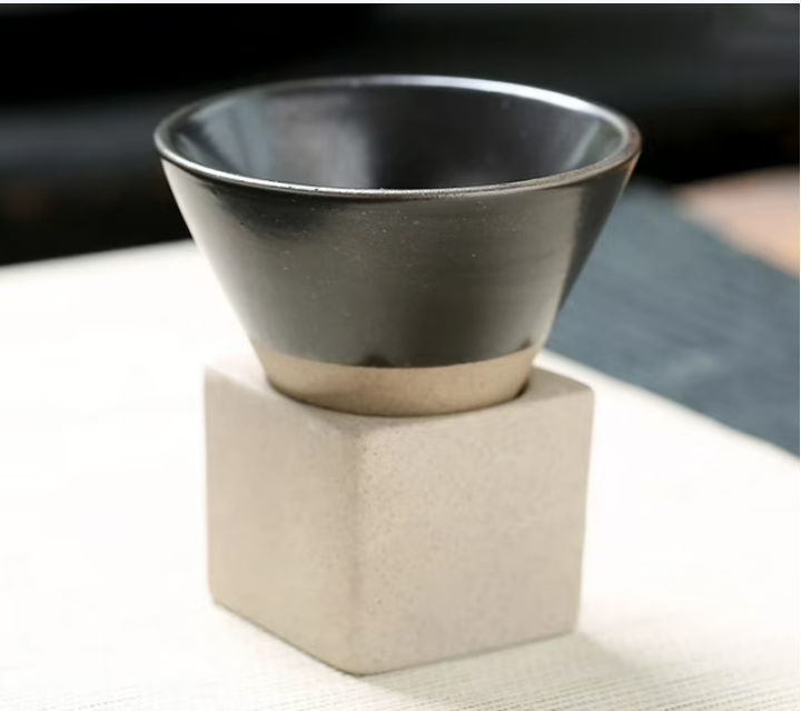 TranquilBrew | Aards ontwerp voor een serene koffie-ervaring