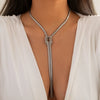 Bijou de cou élégant avec chaîne longue