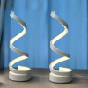 LuxeLumen Lampe de Table LED en Spirale | Luminosité Réglable pour Espaces de Vie et de Travail Élégants