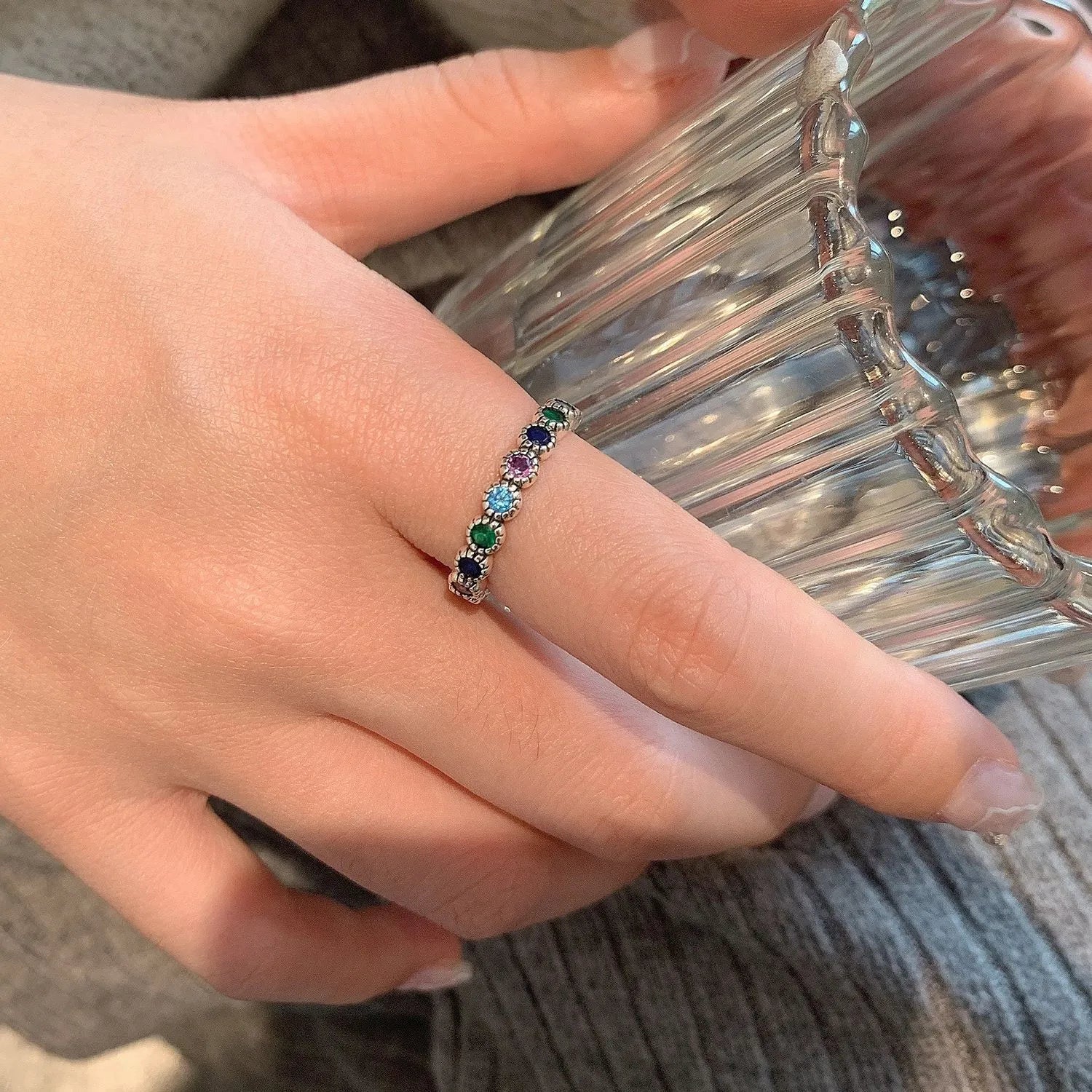 Bague en argent avec pierres florales
