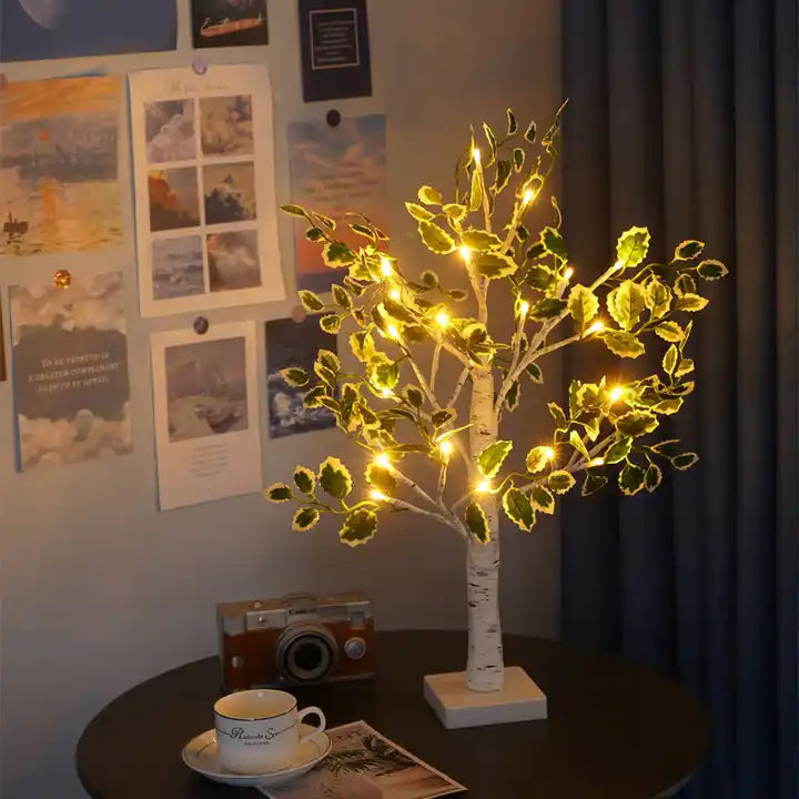 Arbre LED de Noël aux Feuilles Vertes – Lumière Festive Blanche Chaude Alimentée par Piles