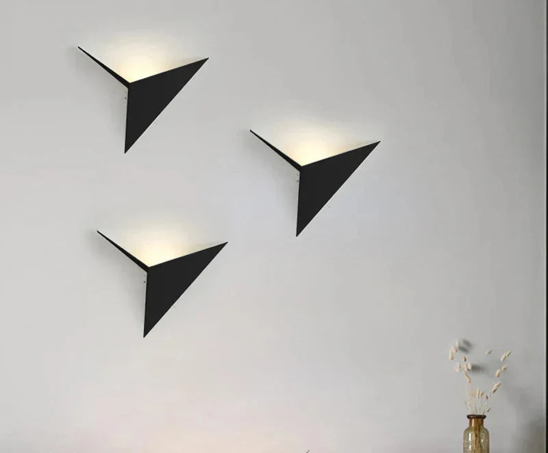 Applique LED géométrique NoctiLux | Luminaire de chevet contemporain pour les maisons modernes