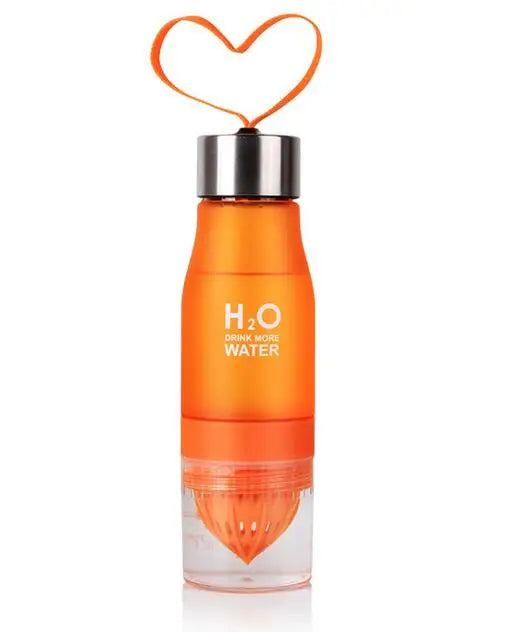 AquaLuxe Elite Bouteille d'Hydratation | Bouteille en plastique élégante de 650ML conçue pour vous garder rafraîchi à chaque gorgée d'eau ou de jus.
