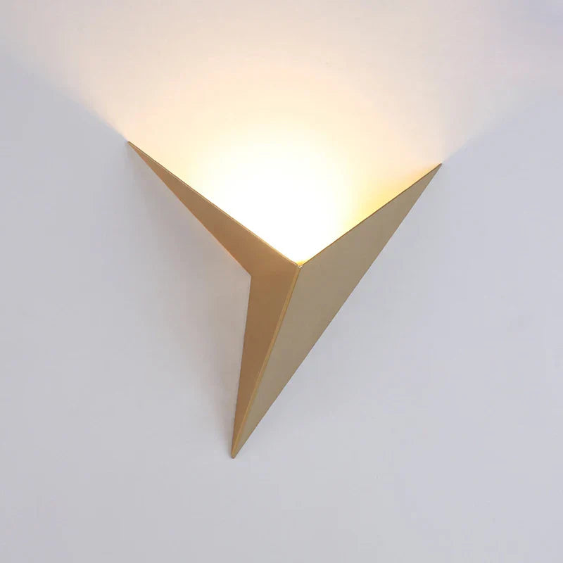 Applique LED géométrique NoctiLux | Luminaire de chevet contemporain pour les maisons modernes