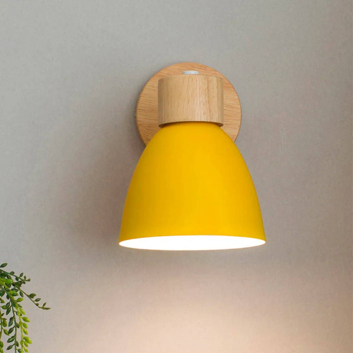 Applique Murale en Bois Helga – Design Scandinave pour un Éclairage Élégant
