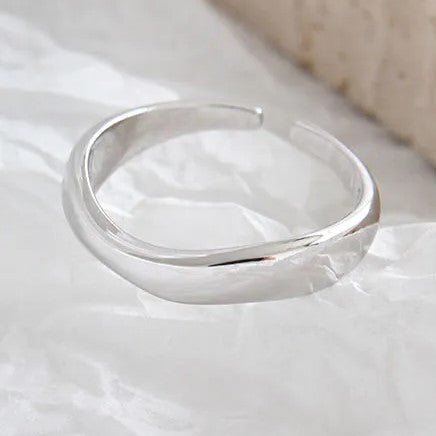 Bague ondulée simple en argent