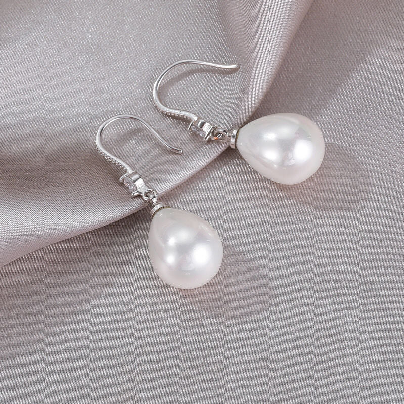 Boucles d'oreilles ovales blanches en perles