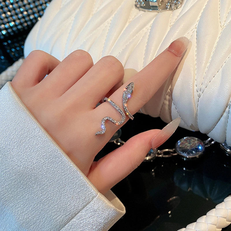 Bague serpent ajustable en zircon